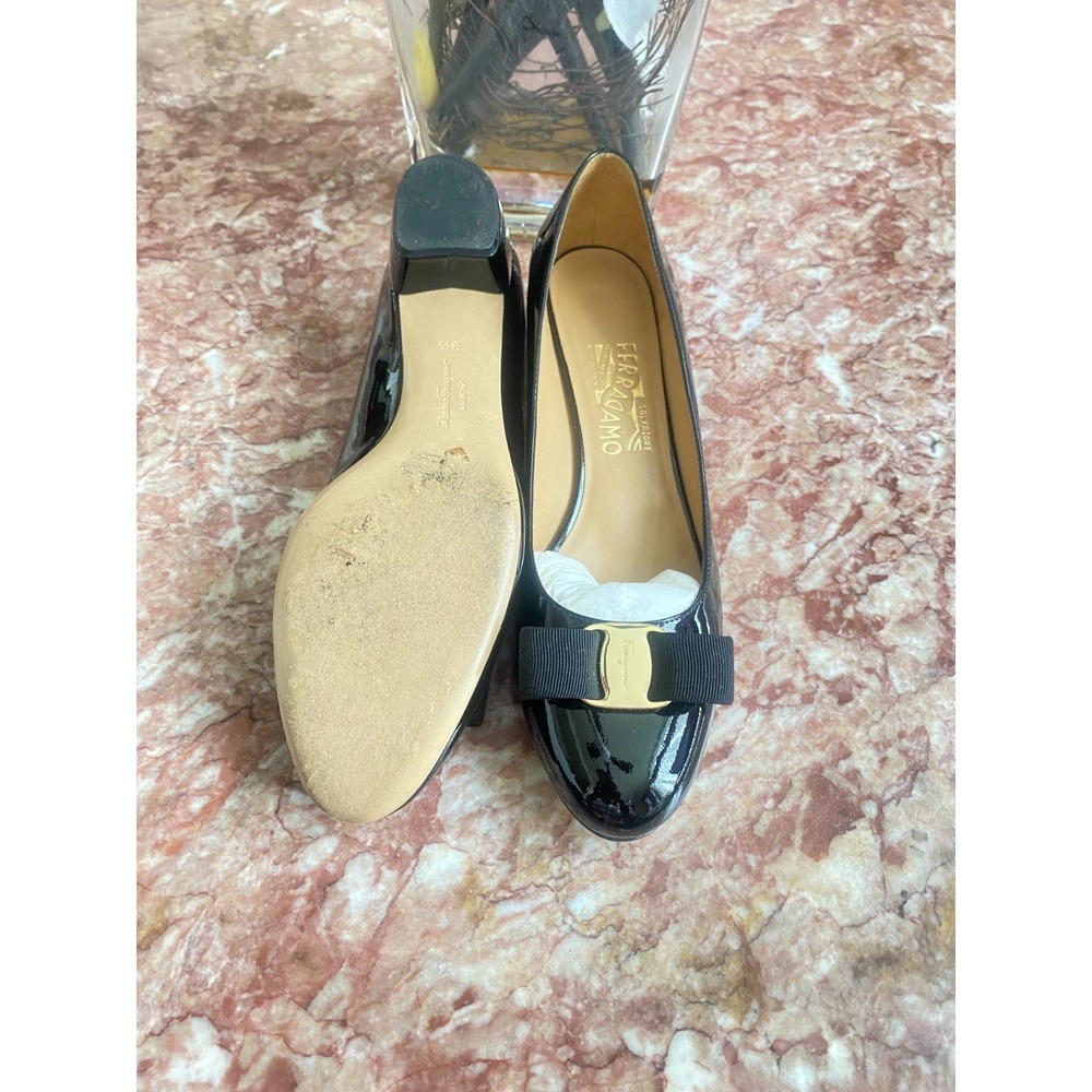 Salvatore Ferragamo Vara Bow Patent Black Pumps Size 9.5D EUC! $800 - Picture 11 of 11